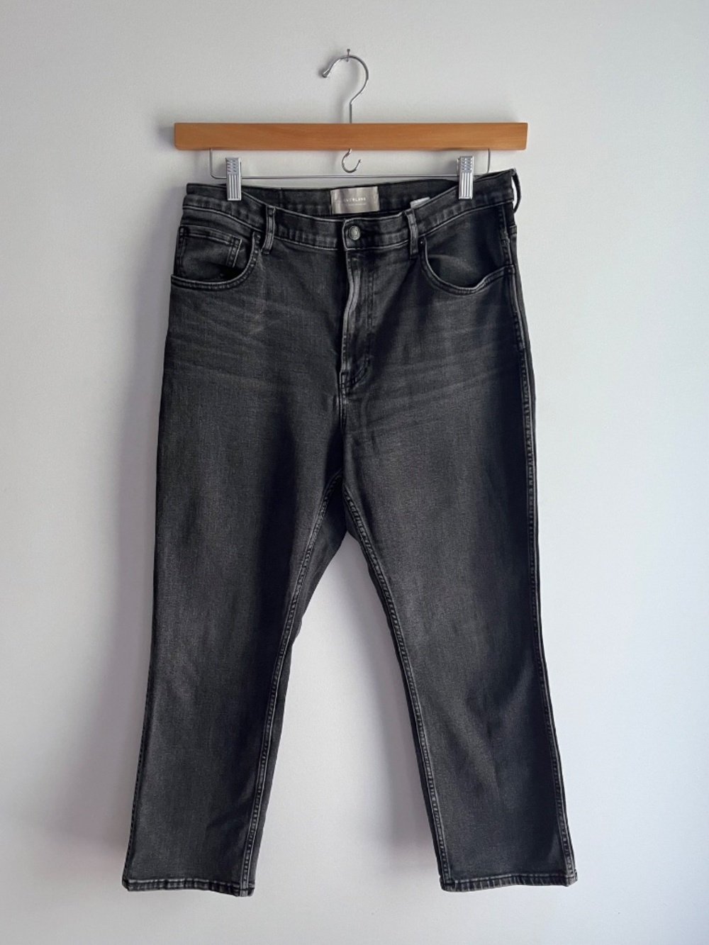 Everlane "Cheeky Bootcut" jean in washed black - Size 32 Crop